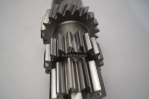 154-1701048 Вал промежуточный КПП 154-1701048